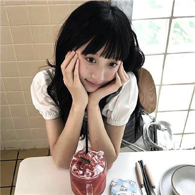 三个摩登女性